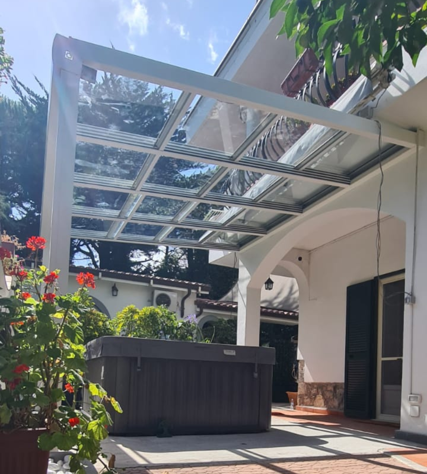 Tettoie in vetro moderne nel Lazio