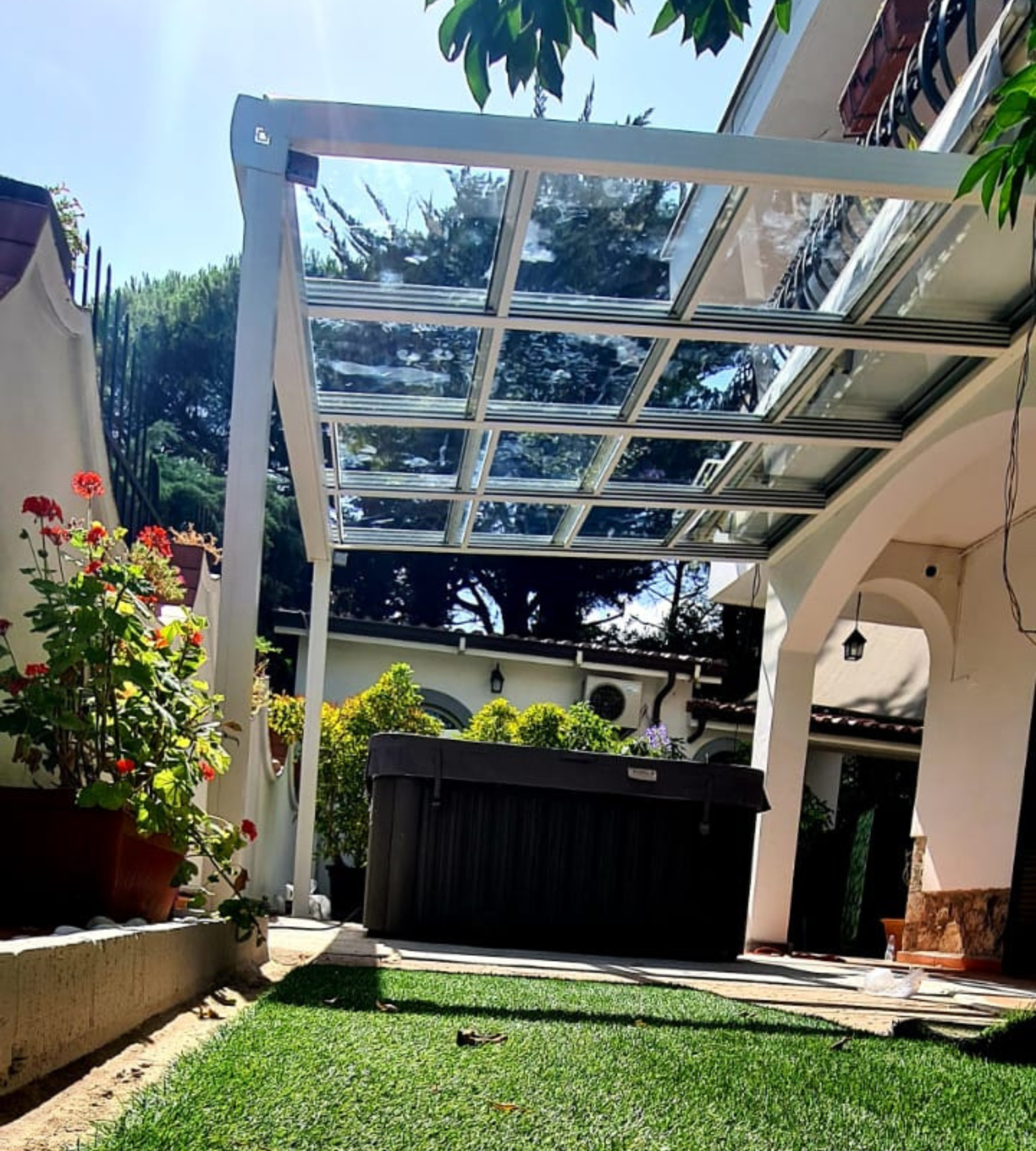 Tettoie in vetro moderne nel Lazio