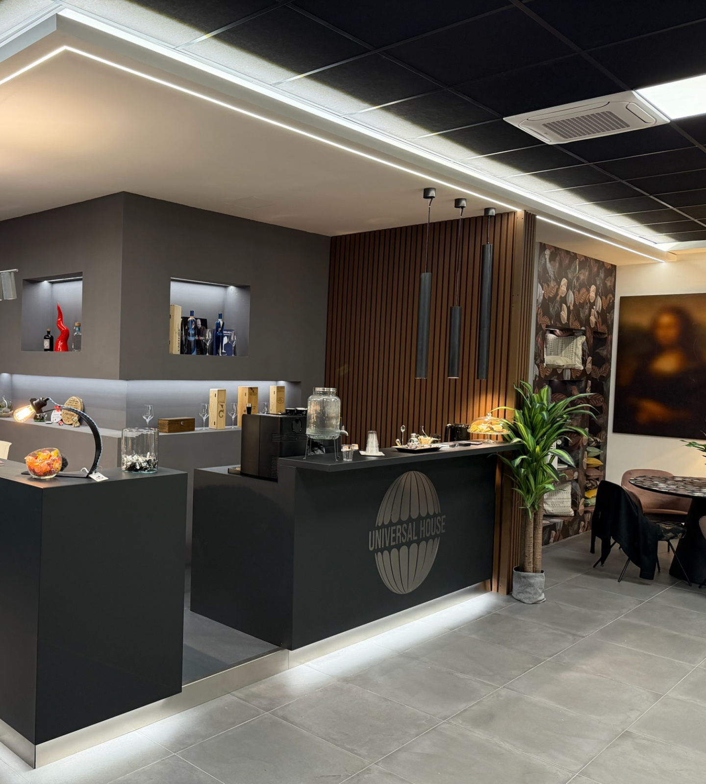 contatti maison universal house