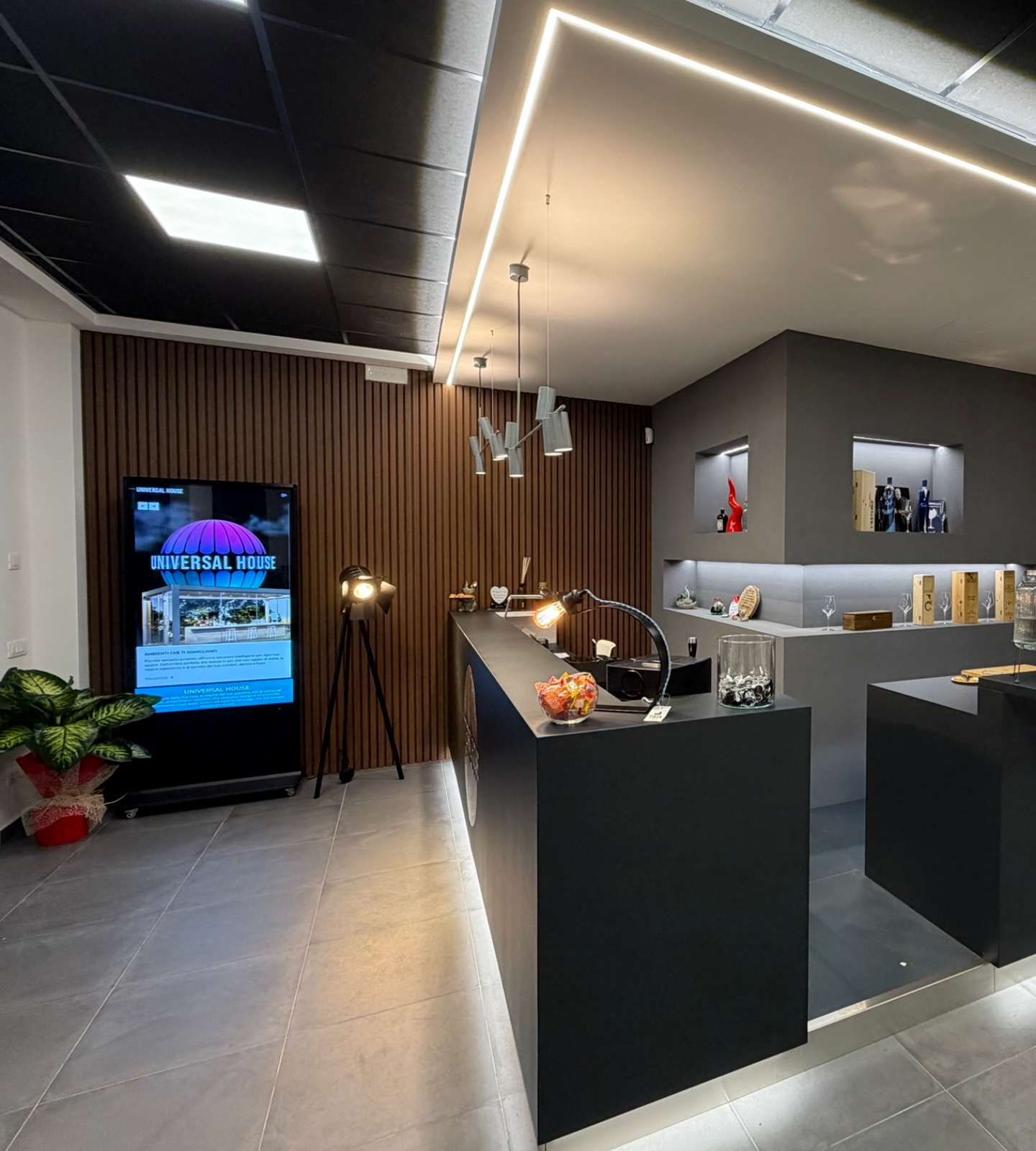 contatti maison universal house